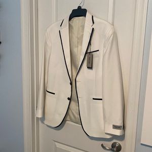 Kenneth Cole White dinner jacket. Size 40R. NWT